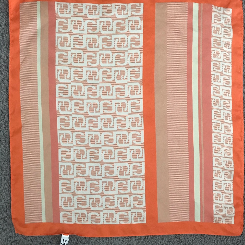 SCARF - Picture 2 of 4